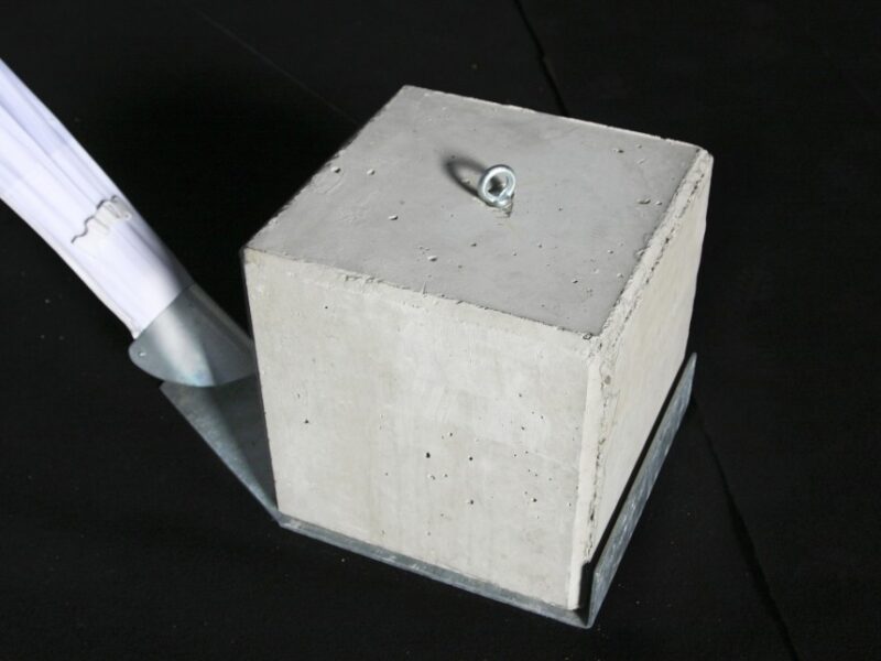 Vega  Marketbase   plaat voor beton gewicht 145kg